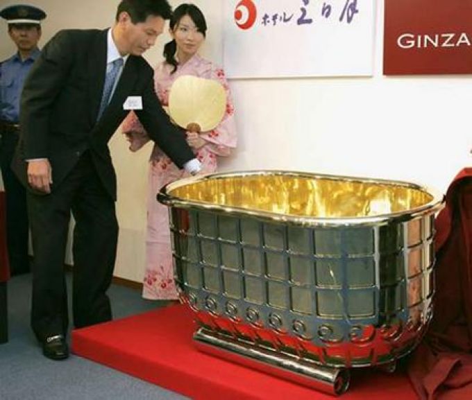 Bồn tắm bằng vàng tại Nhật Bản