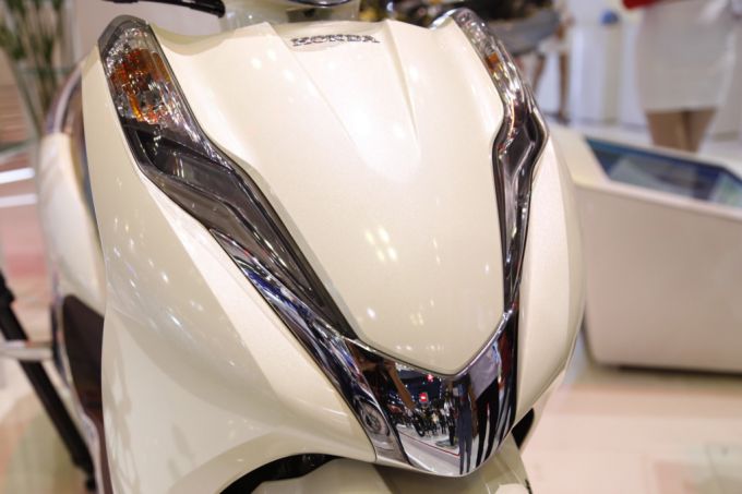 Thiết kế đèn led tinh tế của Honda Lead 2017 