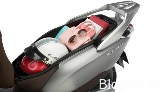 Cốp xe Honda Lead mở rộng hơn, phục vụ nhu cầu chứa đồ dùng cá nhân của chị em phụ nữ.