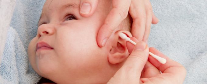 Cảnh báo Hàng nghìn trẻ em phải nhập viện vì được mẹ dùng tăm bông ngoáy tai