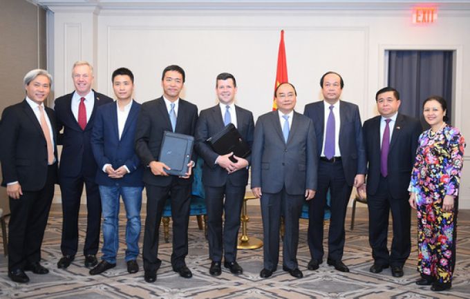 Thủ tướng Nguyễn Xuân Phúc tiếp Phó Chủ tịch NASDAG Bob McCooey. Buổi tiếp diễn ra ngay sau khi Bob McCooey ký kết thỏa thuận việc VNG sẽ IPO tại sàn chứng khoán lớn thứ hai nước Mỹ.