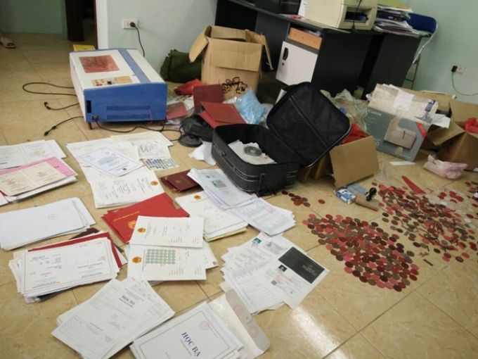 Hà Nội Phá đường dây trong thị trường giấy tờ, con dấu giả