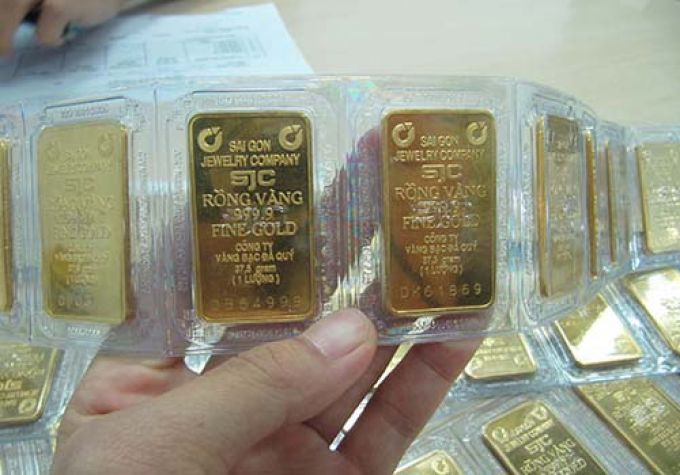 Mua vàng hay gửi tiết kiệm