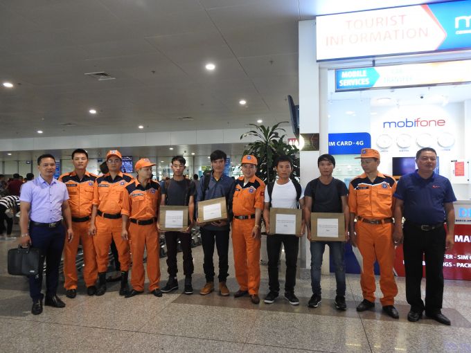 Sáng nay, 4 thuyền viên Việt Nam bị nạn trên vùng biển Nam Phi đã về nước an toàn