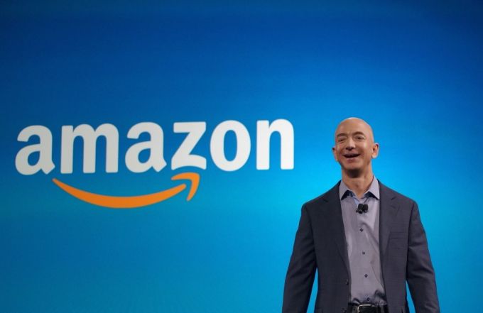 Tỷ ph&uacute; Jeff Bezos vượt Bill Gates, trở th&agrave;nh người gi&agrave;u nhất thế giới