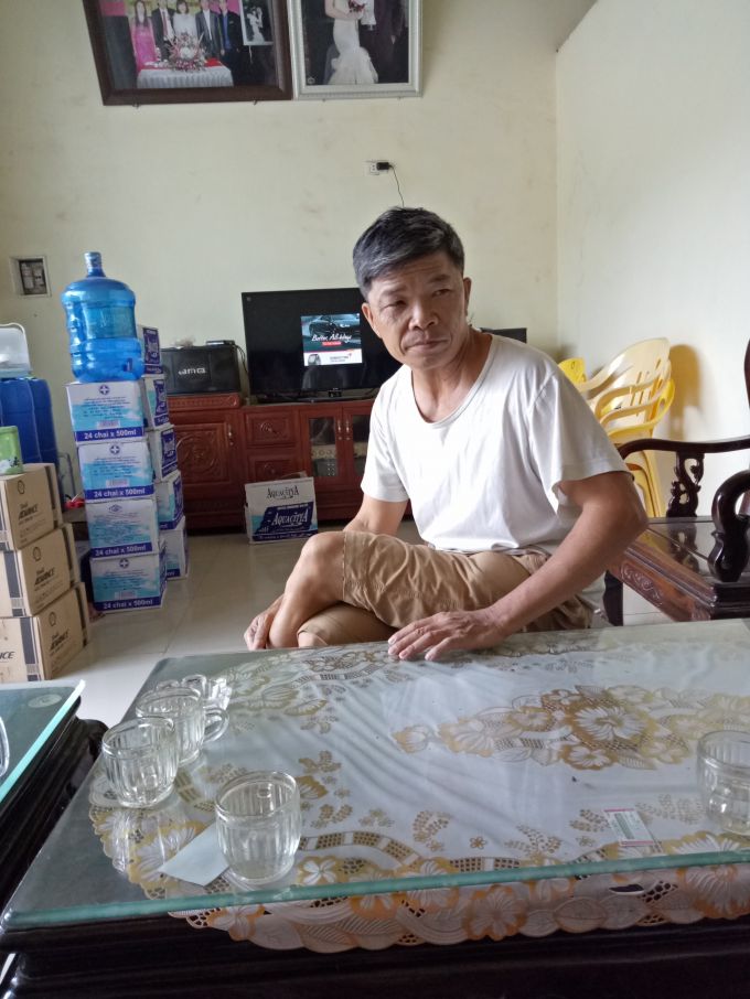 &ocirc;ng Vũ Nguy&ecirc;n Khải, gi&aacute;m đốc c&ocirc;ng ty TNHH Nguy&ecirc;n Vũ bức x&uacute;c trước việc c&acirc;y xăng của m&igrave;nh bị th&aacute;o dỡ.