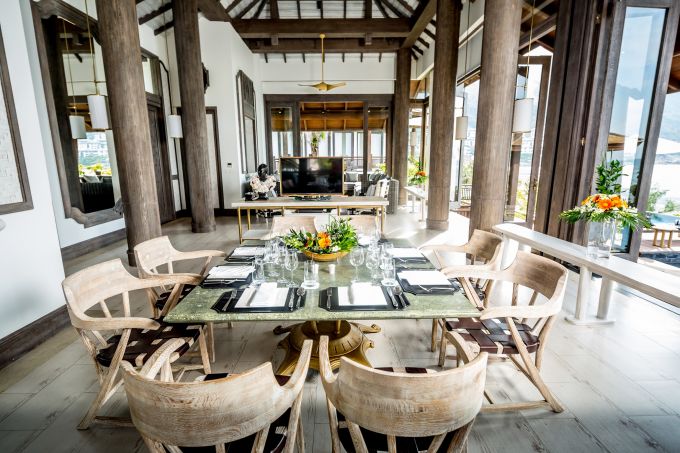 Sun Peninsula Residence Villa - Living room
