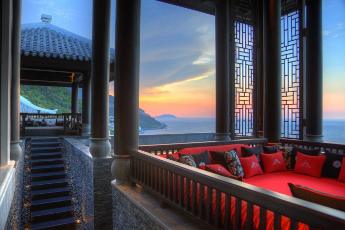 InterContinental Danang Sun Peninsula Resort - Lobby Daybed
