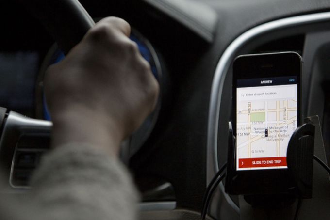 Nền kinh tế chia sẻ nh&igrave;n từ chia sẻ xe. Ảnh minh họa