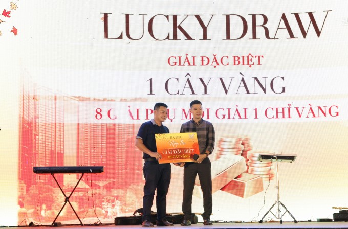 Tất cả đ&atilde; l&agrave;m n&ecirc;n một m&oacute;n qu&agrave; tinh thần đầy &yacute; nghĩa của Sunshine Group mang đến cho kh&aacute;ch h&agrave;ng v&agrave;o những ng&agrave;y giữa thu, b&ecirc;n cạnh những phần qu&agrave; gi&aacute; trị lớn th&ocirc;ng qua c&aacute;c mini game đ&atilde; được diễn ra v&ocirc; c&ugrave;ng s&ocirc;i động ngay tại sự kiện.