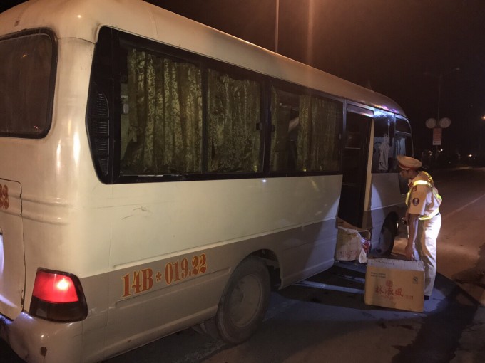 Quảng Ninh Phát hiện lô bánh trung thu không rõ nguồn gốc vận chuyển trong đêm