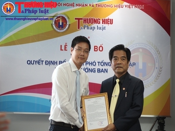 Đồng ch&iacute; Ho&agrave;ng Minh Th&agrave;nh nhận quyết định bổ nhiệm