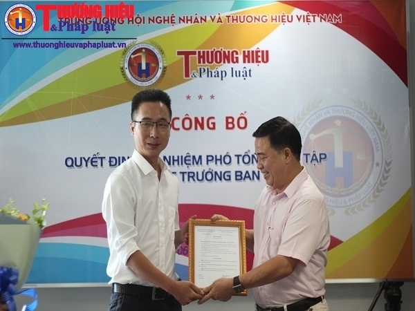 C&ugrave;ng ng&agrave;y, Tạp ch&iacute; điện tử Thương hiệu v&agrave; Ph&aacute;p luật trao quyết định bổ nhiệm &ocirc;ng Nguyễn Đỗ B&igrave;nh l&agrave;m Trưởng ph&ograve;ng C&ocirc;ng nghệ