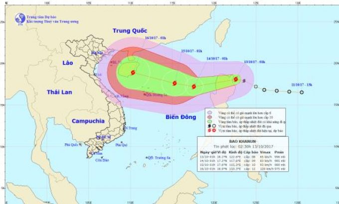 Bão Khanun giật cấp 13 áp sát biển Đông