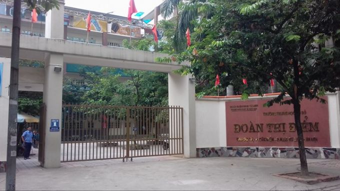 THCS Đoàn Thị Điểm Học sinh lớp 8 ngã từ tầng 2 xuống đất