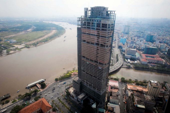 Cao ốc phức hợp Saigon One Tower nằm ở vị tr&iacute; đắc địa của TP HCM đ&atilde; bị VAMC thu giữ để xử l&yacute; nợ xấu. 
