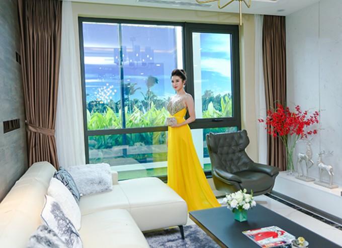 &Aacute; hậu Huyền My thăm quan căn hộ mẫu Sunshine City