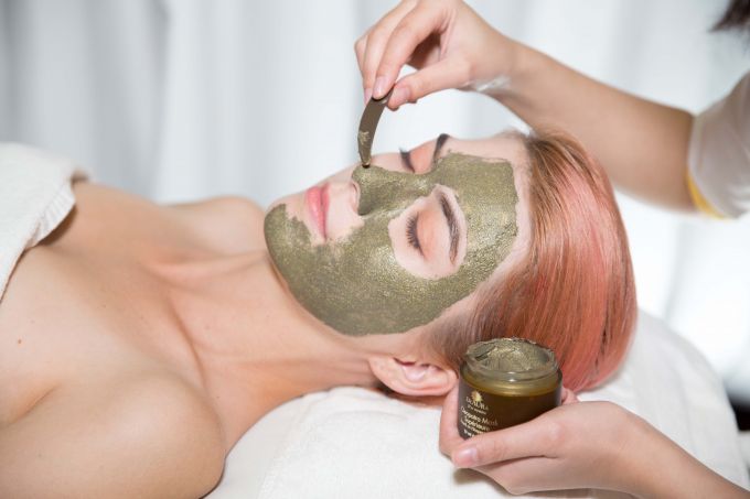 Chị em y&ecirc;u th&iacute;ch bộ sản phẩm DeAura ngay sau buổi trải nghiệm đầu ti&ecirc;n