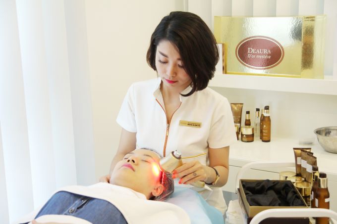 DeAura l&agrave; địa chỉ tin cậy được kh&aacute;ch h&agrave;ng lựa chọn để giải quyết n&aacute;m tr&ecirc;n da mặt