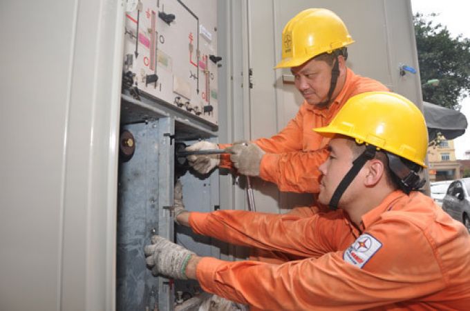 Nắng nóng, lượng tiêu thụ điện sinh hoạt trong 2 ngày cuối tuần tăng đột biến