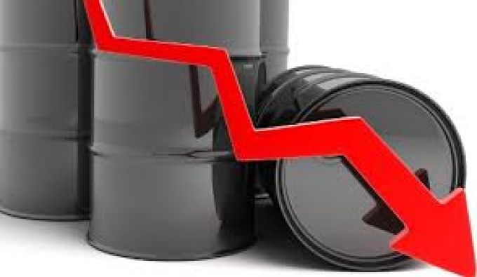 Giá dầu giảm 3% xuống mức thấp nhất trong vòng 10 tháng