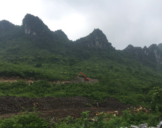 Phát hiện hàng nghìn tấn rác thải chở từ Hà Nội lên Hòa Bình chôn lấp trái phép