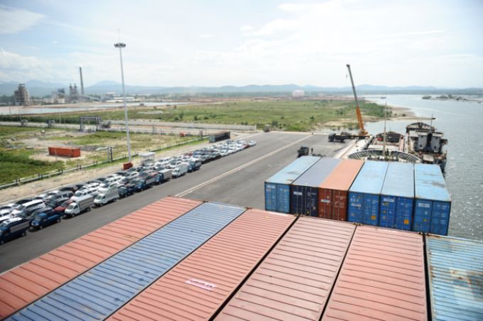 6 th&aacute;ng đầu năm, h&agrave;ng container qua cảng tăng 10% so với năm 2016