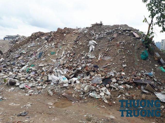 Thanh Xuân – Hà Nội, dân khốn khổ vì sống ngay cạnh núi rác