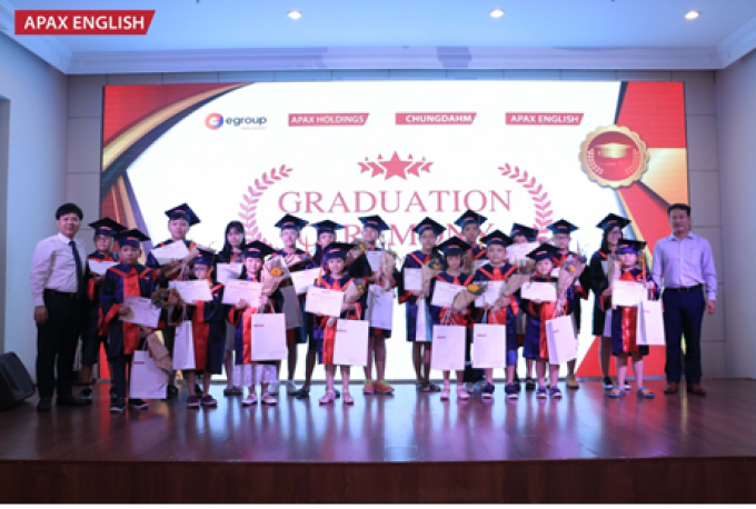 C&aacute;c bạn nhỏ rạng rỡ, tươi vui trong ng&agrave;y tốt nghiệp của m&igrave;nh 