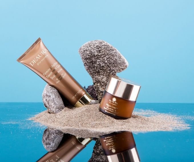 Mỗi sản phẩm trong bộ mỹ phẩm DeAura đều tập trung v&agrave;o c&ocirc;ng dụng chống l&atilde;o h&oacute;a v&agrave; trẻ h&oacute;a da