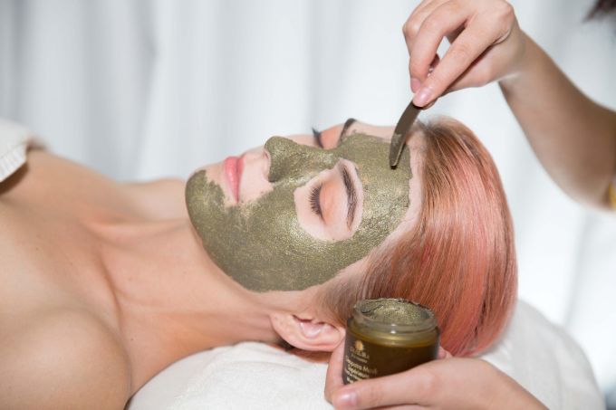 Bộ sản phẩm DeAura gi&uacute;p khắc phục to&agrave;n diện c&aacute;c vấn đề của qu&aacute; tr&igrave;nh l&atilde;o h&oacute;a da, t&aacute;i cấu tr&uacute;c da đến 98%