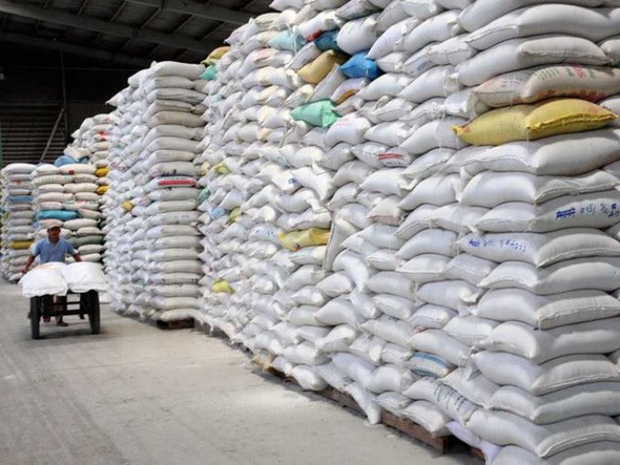 Cả nước vẫn còn tồn kho 800.000 tấn gạo trong doanh nghiệp