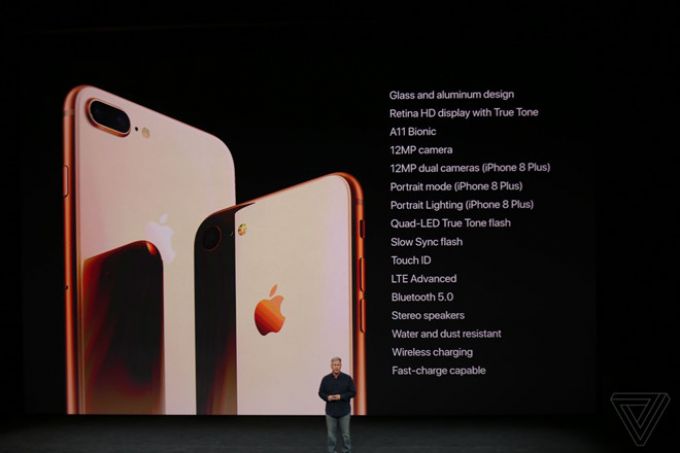 iPhone X giá 999 USD chính thức ra mắt