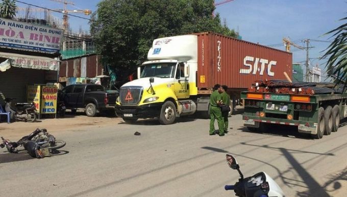 Liên tiếp 2 vụ va chạm xe container, 2 người chết ở TP. Hồ Chí Minh