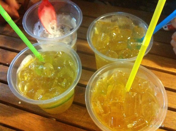 Trà chanh, trà đá cũng là những mặt hàng thu lại lợi nhuận khổng lồ. 