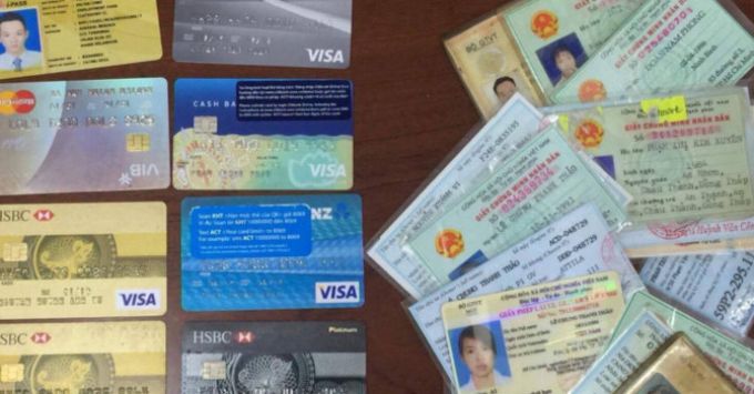 Quốc khai nhận đã từng trộm nhiều thẻ Visa để mua sắm các vật dụng đắt tiền, ăn chơi nhưng không bị phát hiện. 
