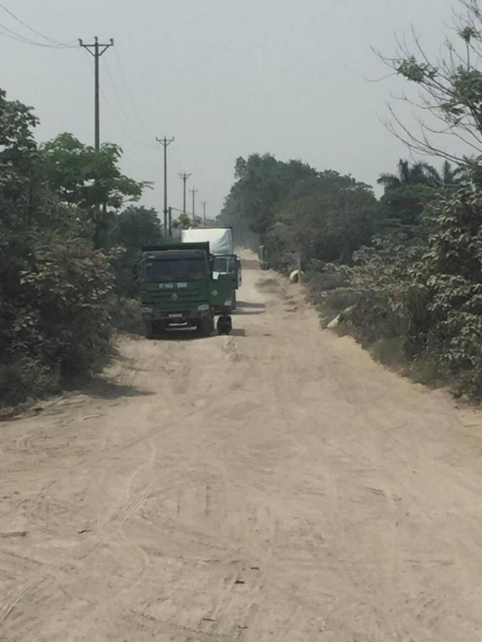 Hà Nội “Giặc quá tải” tàn phá một cung đường