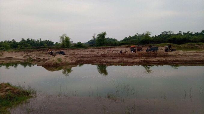 Ba Vì - Hà Nội Chính quyền buông lỏng quản lý, nạn khai thác cát trái phép lộng hành