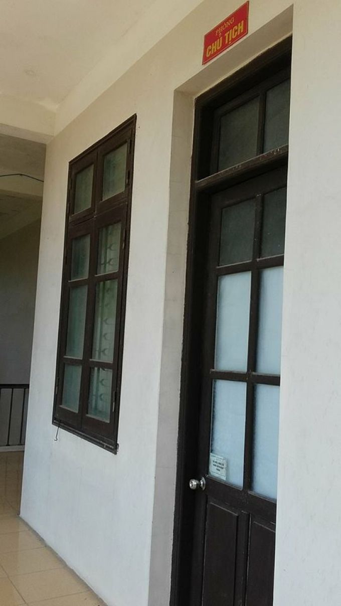 Ph&ograve;ng Chủ tịch UBND x&atilde; Nhật T&acirc;n kh&oacute;a cửa trong giờ l&agrave;m việc.