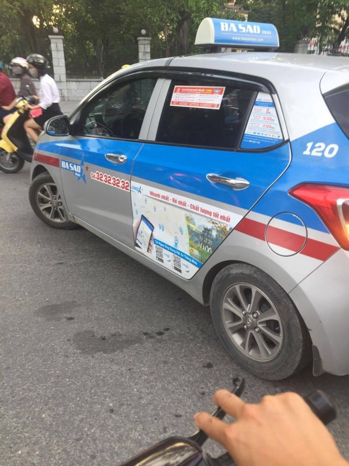 Trên nhiều tuyến phố rất dễ bắt gặp nhũng chiếc taxi Ba Sao tự nhận mình 