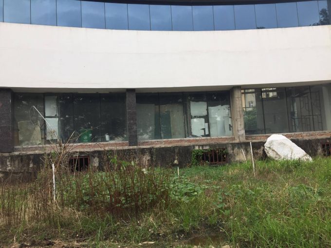 Dự &aacute;n bị bỏ hoang nhiều năm g&acirc;y l&atilde;ng ph&iacute; lớn t&agrave;i nguy&ecirc;n đất v&agrave; t&agrave;i sản.