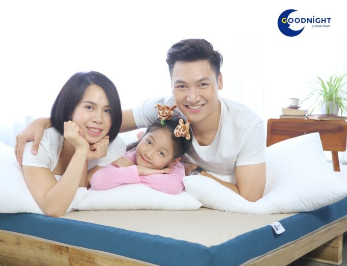 Gia đình Soái ca “Ngược chiều nước mắt” Mạnh Trường thích thú khi lần đầu trải nghiệm đệm massage Nhật Bản