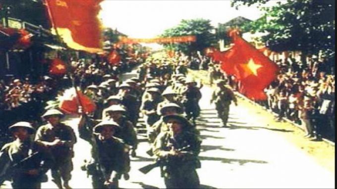Ngày giải phóng Thủ đô Tôn vinh những bông hoa đẹp