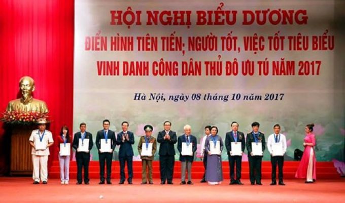 Biểu dương gương người tốt việc tốt v&agrave; c&ocirc;ng d&acirc;n Thủ đ&ocirc; ưu t&uacute;.