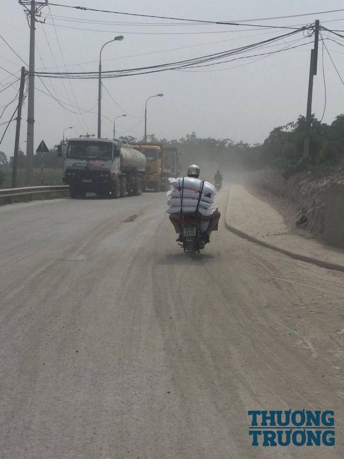 Hà Nội Nguy cơ ô nhiễm từ các xe chuyên chở vật liệu xây dựng
