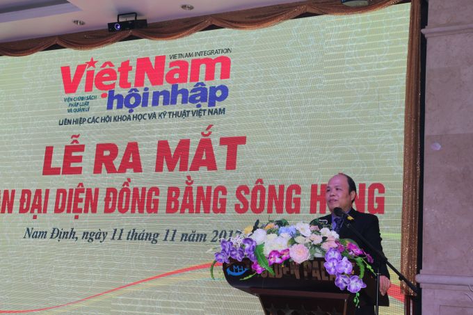 Nh&agrave; b&aacute;o Đo&agrave;n Mạnh Phương - Ph&oacute; Viện trưởng, Viện Ch&iacute;nh s&aacute;ch, Ph&aacute;p luật v&agrave; Quản l&yacute;, Tổng bi&ecirc;n tập Tạp ch&iacute; VNHN ph&aacute;t biểu (Ảnh: Đăng Chung)