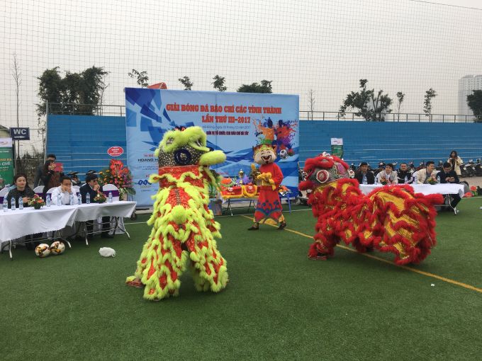 Tiết mục m&uacute;a l&acirc;n ch&agrave;o mừng khai mạc giải đấu