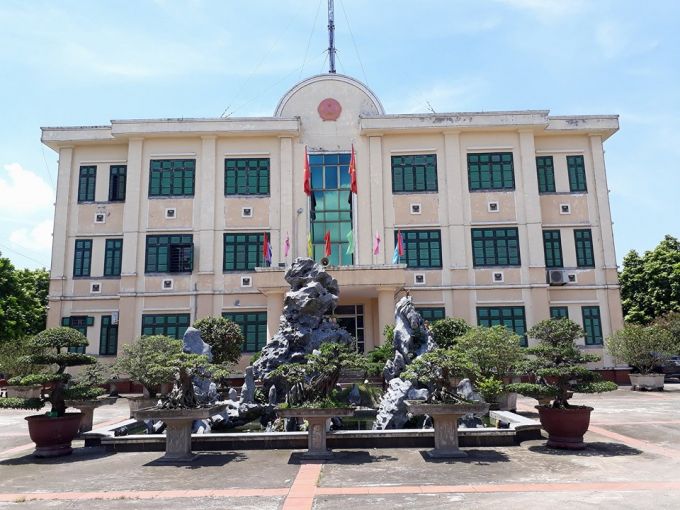 Cán bộ UBND xã Tứ Hiệp cản trở phóng viên tác nghiệp