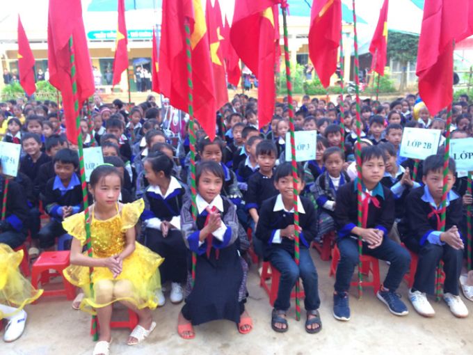 Lễ khai giảng của c&aacute;c em học sinh trường PTDTBT Tiểu học v&agrave; Trung học cơ sở Kim Nọi, x&atilde; Kim Nọi, huyện M&ugrave; Cang Chải, tỉnh Y&ecirc;n B&aacute;i. (Ảnh: Mai Ch&acirc;m)