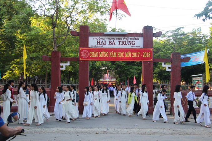 Học sinh Huế khai giảng. Ảnh: V&otilde; Thạnh.